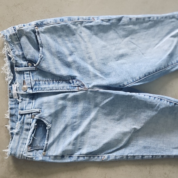 Good American Light Blue Frayed Hem Skinny Jeans Size 12 / 31 - Picture 2 of 7